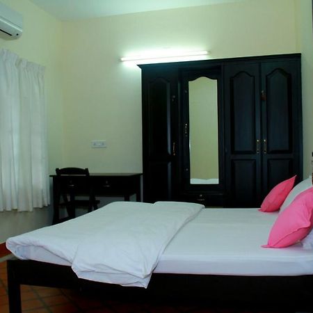 Malakkarethu House Apartment Aranmula Exterior photo