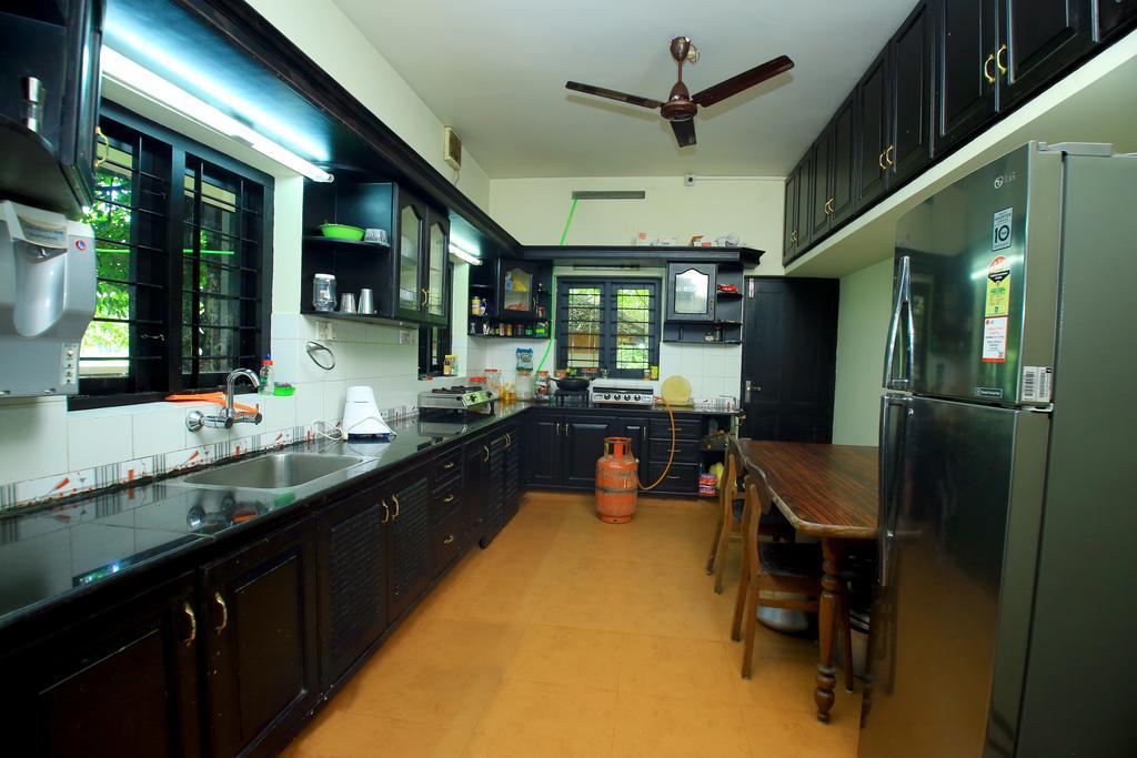 Malakkarethu House Apartment Aranmula Exterior photo